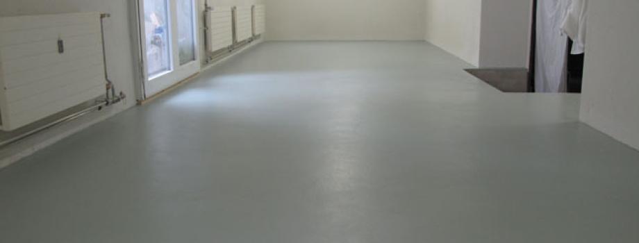 Rutschhemmende und starre Bodenbeschichtung