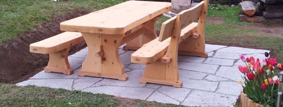 Natursteinbelag in Kies verlegt