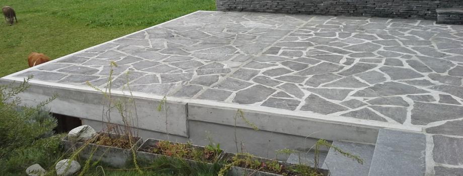 Umbau Tankraum, Trockensteinmauer, Terrasse und Treppe in Naturstein